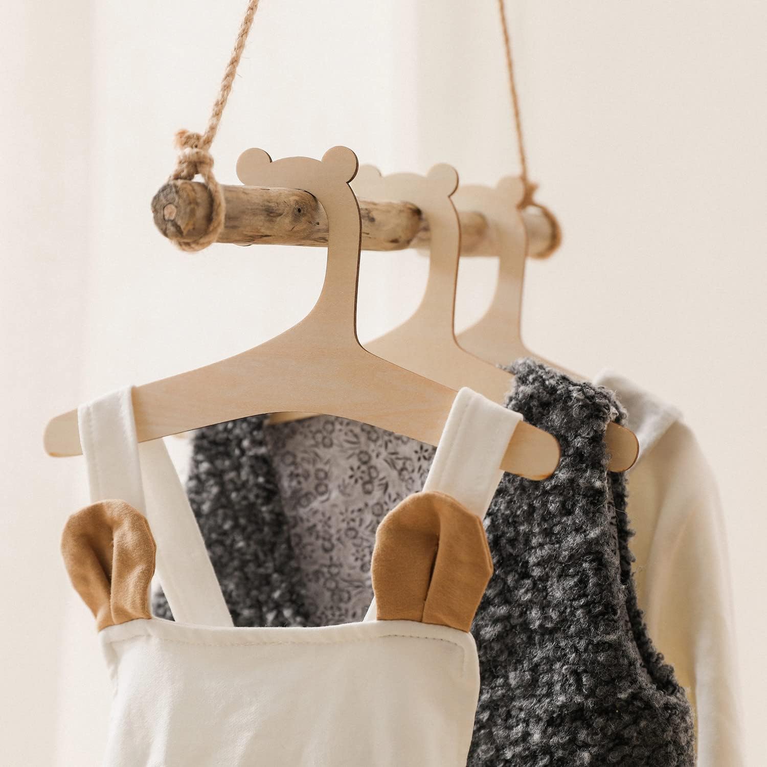 20 Pack Wooden Baby Hangers fo - Baby Nursery Images のレビューと価格