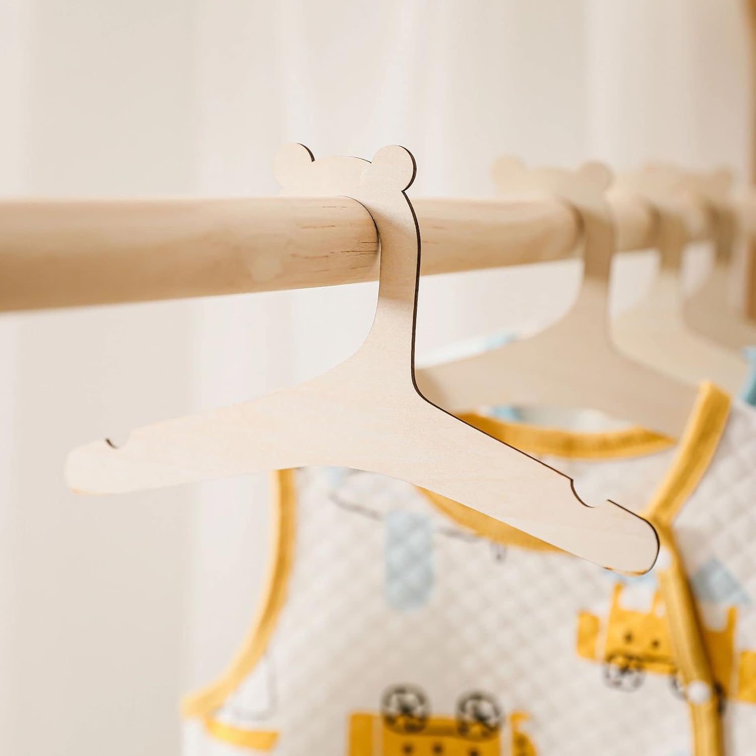 9 Inch Wooden Baby Hangers for - Baby Nursery Images のレビューと価格