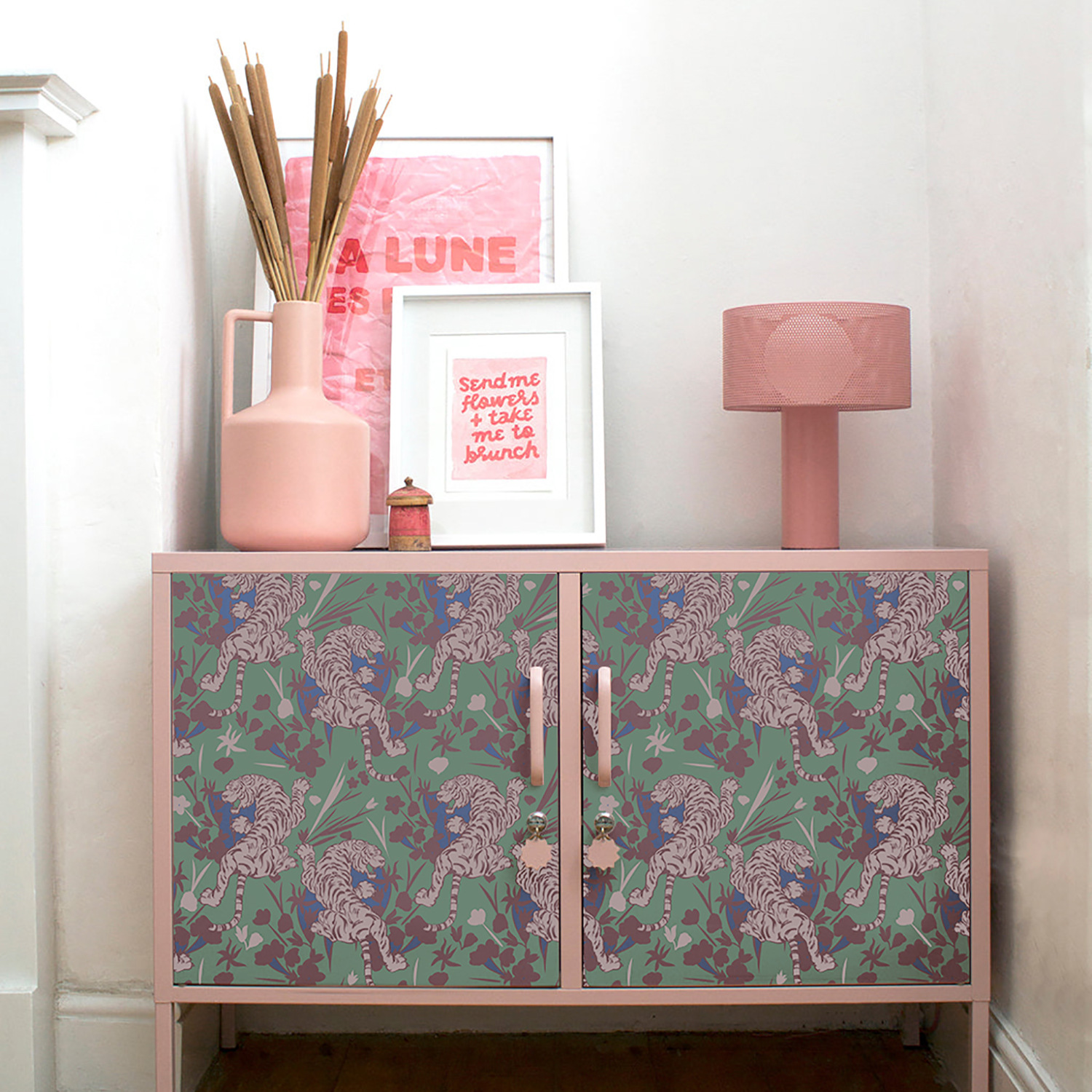Woodland Tiger Peel and Stick  - Baby Nursery Peel And Stick Wallpaper のレビューと価格