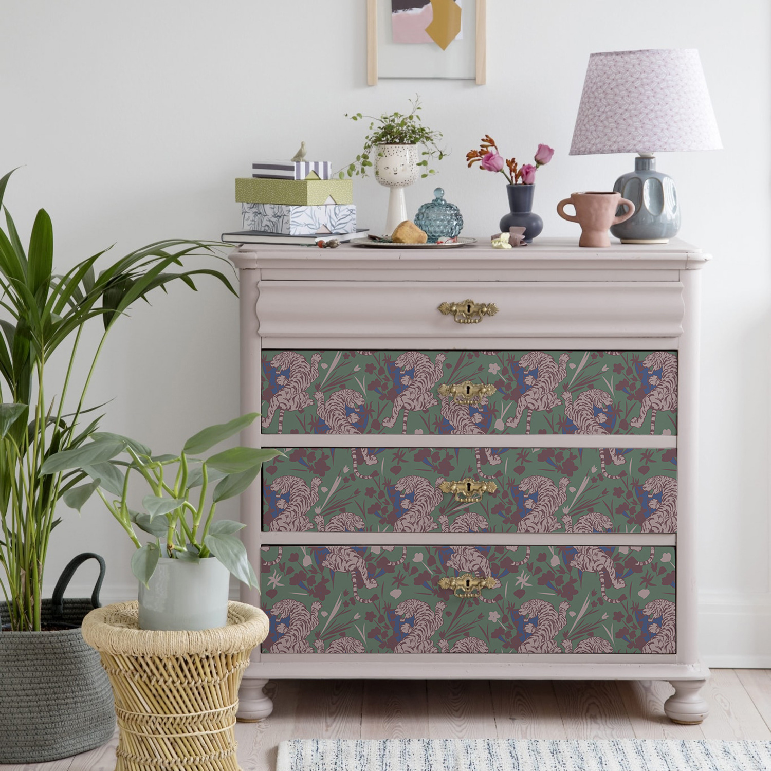 Woodland Tiger Peel and Stick  - Baby Nursery Peel And Stick Wallpaper のレビューと価格